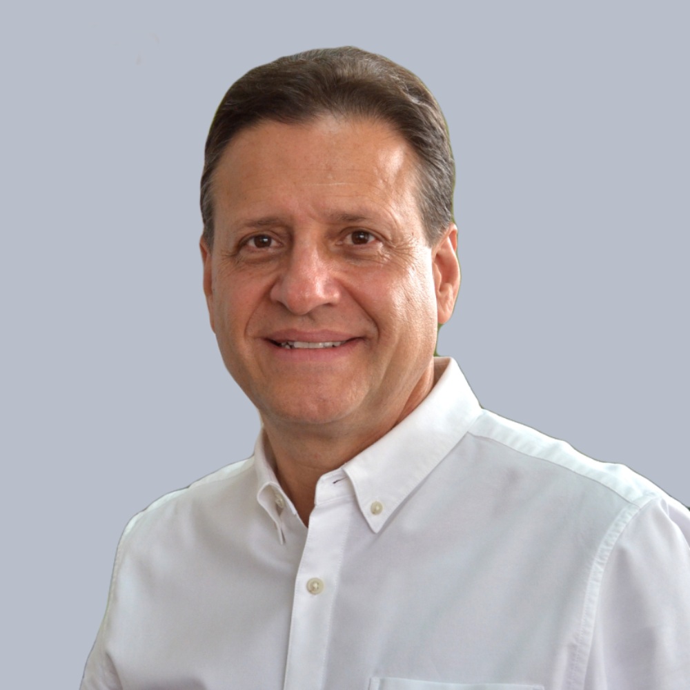 Iván A. Meneses, gerente general de Ecuador