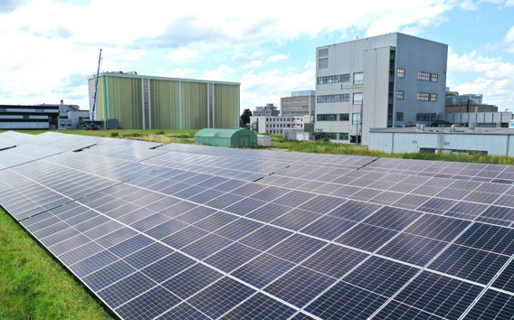Parque solar en la sede central de Grünenthal en Aquisgrán, Alemania
